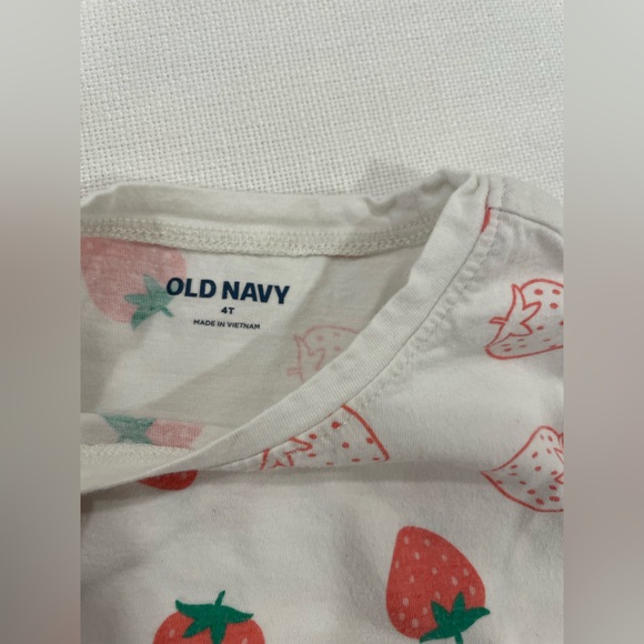 🍓 👧🏻 5 Piece BUNDLE of tees and a tank by Old Navy in size 4T girls for $8! - Picture 11 of 16